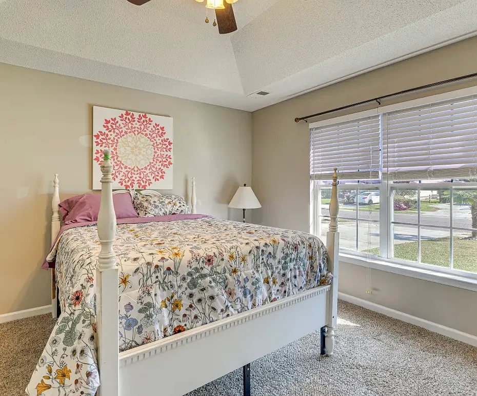 3 bed, 1302 sqft, $2,700 — Photo 3