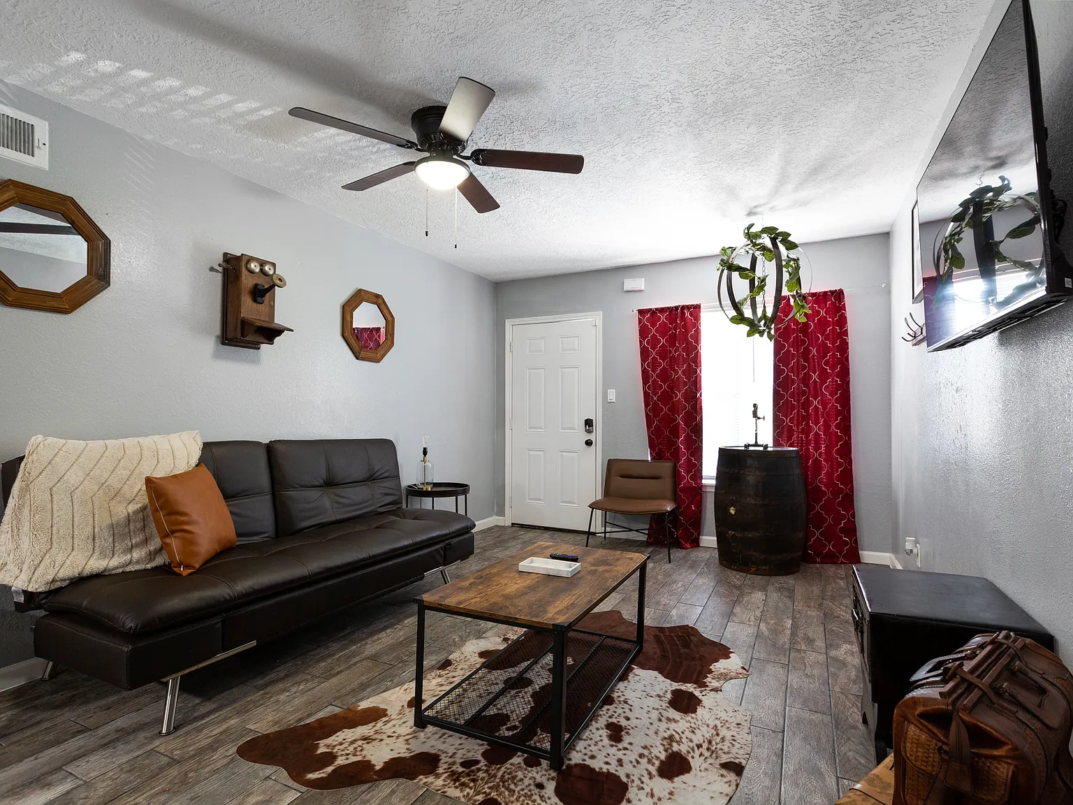 2402 Berry Street - 8 — Photo 3
