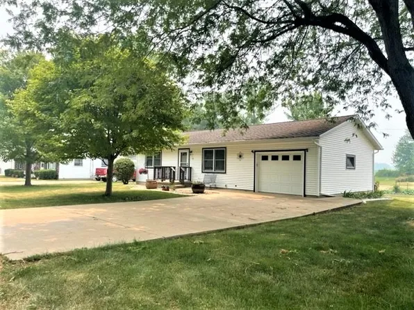 311 N 2nd St, Tonica, IL 61370