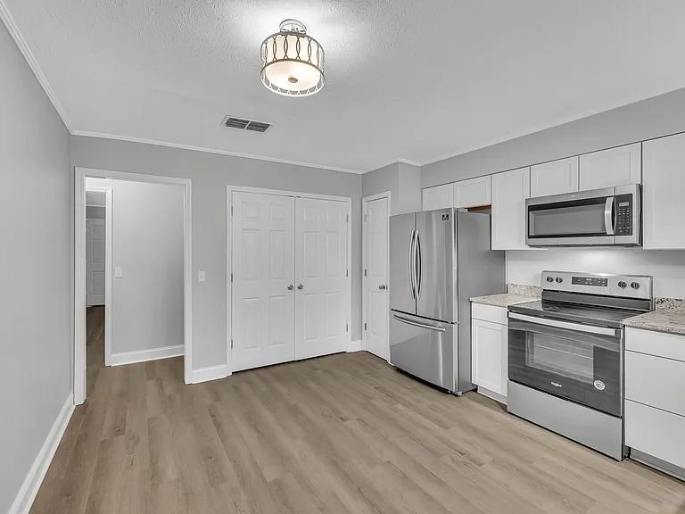 3350 Oak Trees Ct — Photo 8