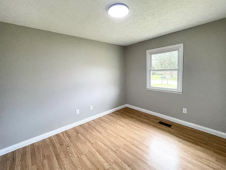 142 Kimberly Ln #1 — Photo 3