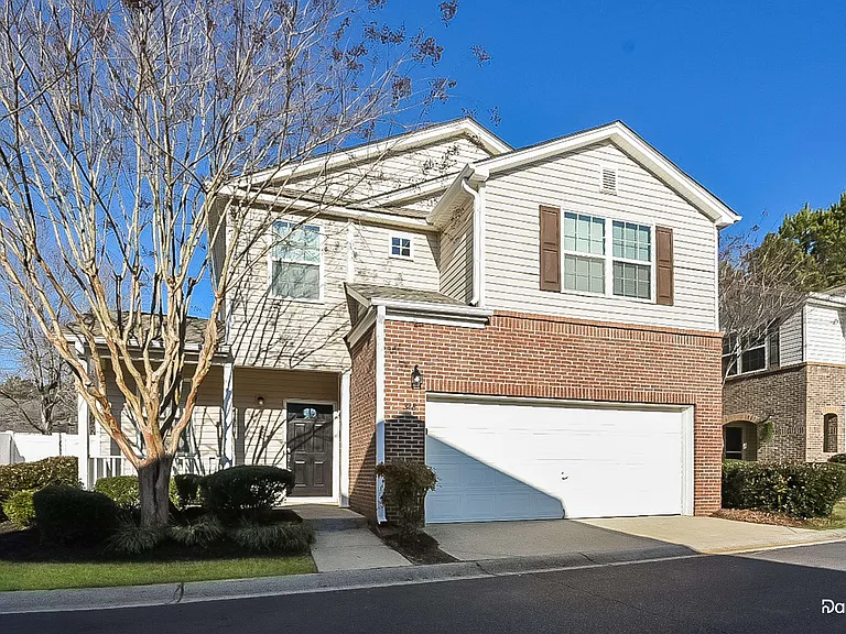 328 Hiawassee Dr — Photo 1