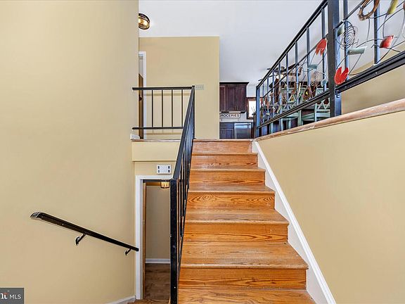 3rd image of 17935 College Rd