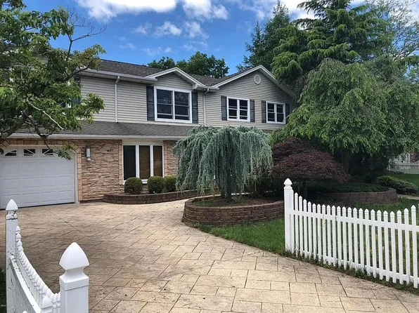 35 Brunswick Dr, Howell, NJ 07731