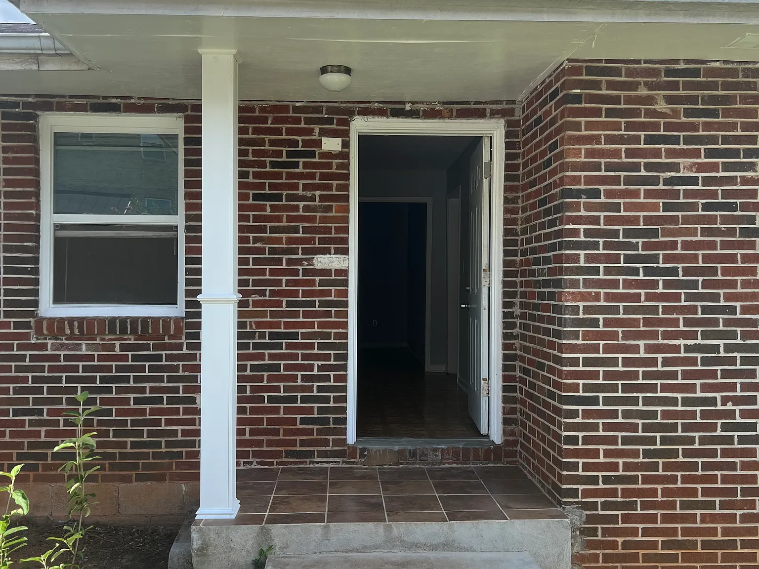 305 W Oak Street — Photo 1