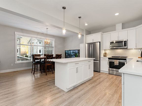 4th image of 386 Pine Ave #7