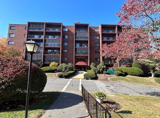 2 Summit Dr APT 63, Reading, MA 01867
