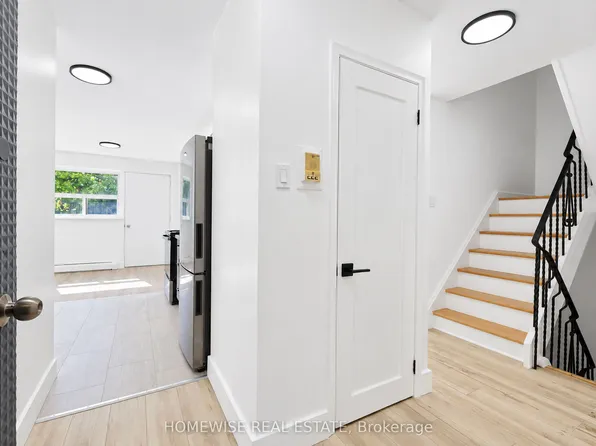35 Swordbill Dr #22, Toronto, ON M9A 4V3
