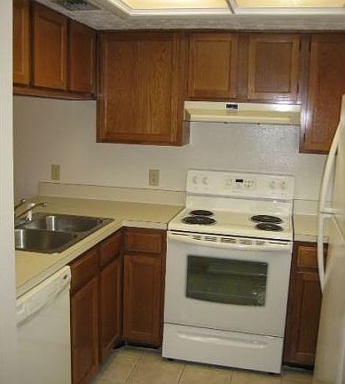 3rd image of 608 Kings Oaks Ct