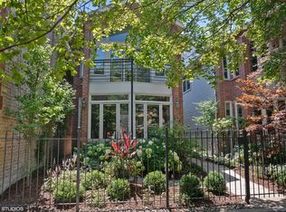 1207 W Roscoe St, Chicago, IL 60657