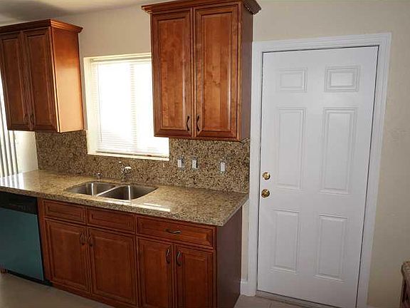 5th image of 4095 Collin Dr