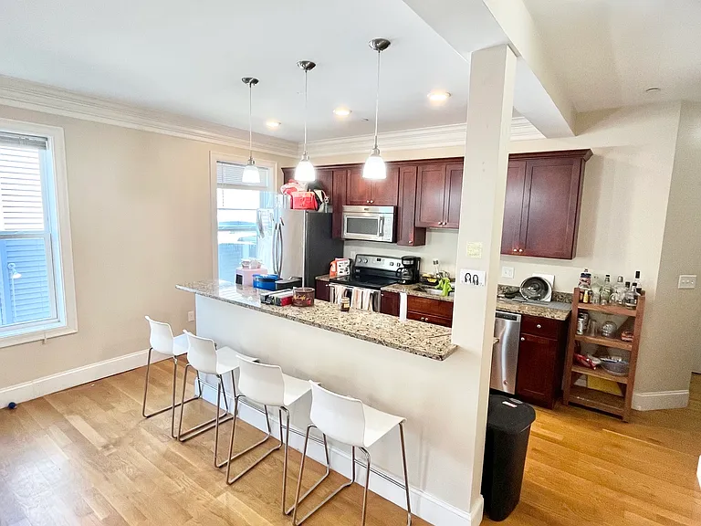 17 Mansfield St #1 — Photo 2