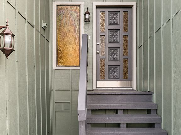 4th image of 941 Prescott Ln