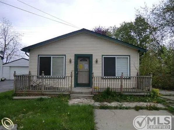 3246 Van Zandt Rd, Waterford, MI 48329