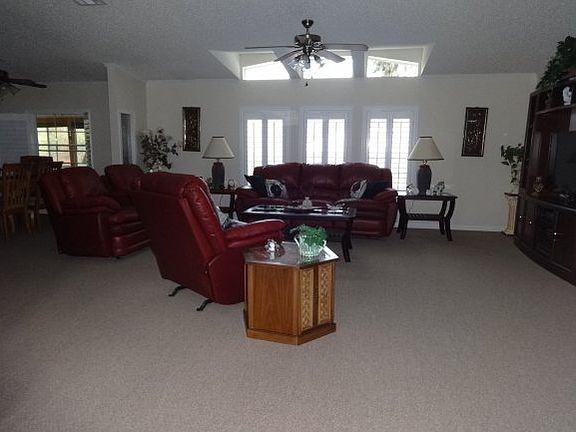 3rd image of 1800 N Retreat Dr