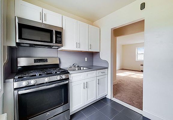 2nd image of 31 Stratford Ave APT 2B