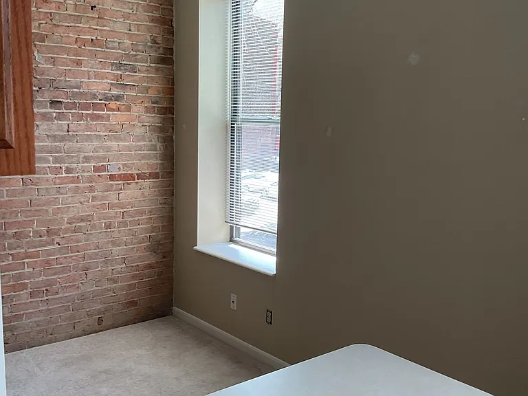 225 W 9th St #5 — Photo 8