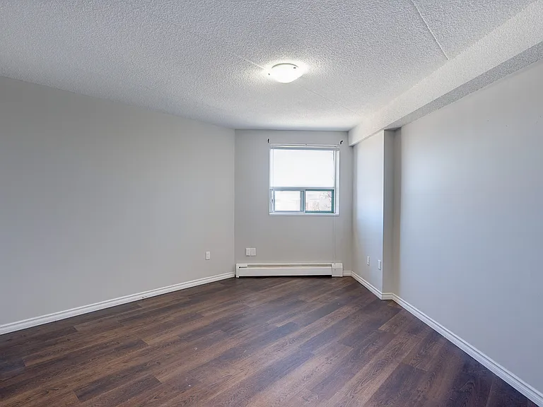 46 Gale Cres — Photo 5