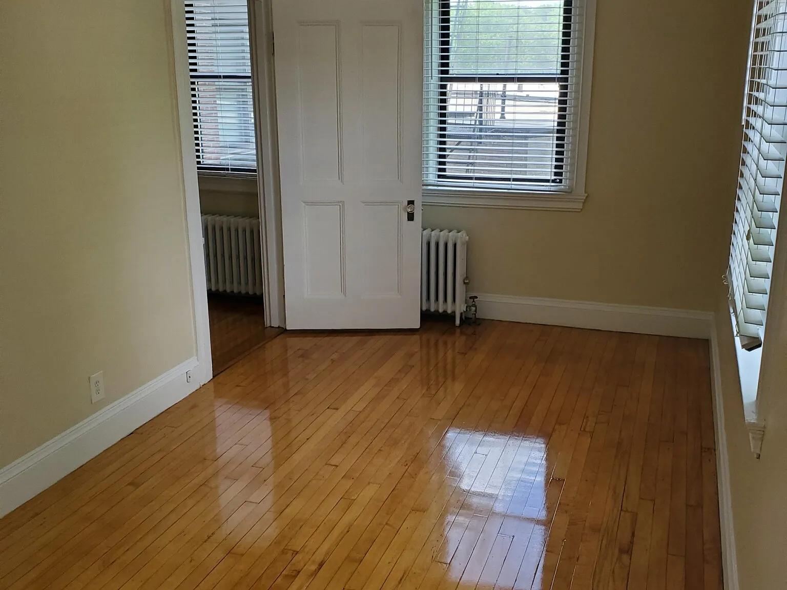 Studio, 1.0 bath, 300 sqft, $2,350 — Photo 3