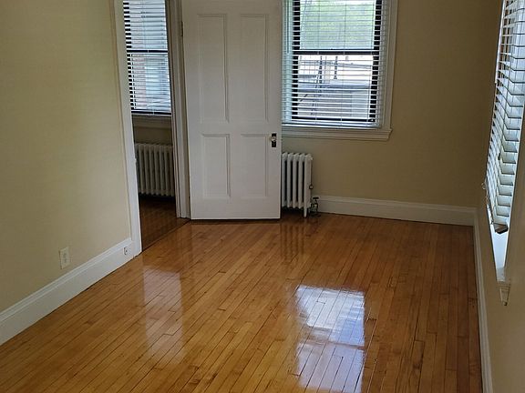 3rd image of 1470 Beacon St APT 6