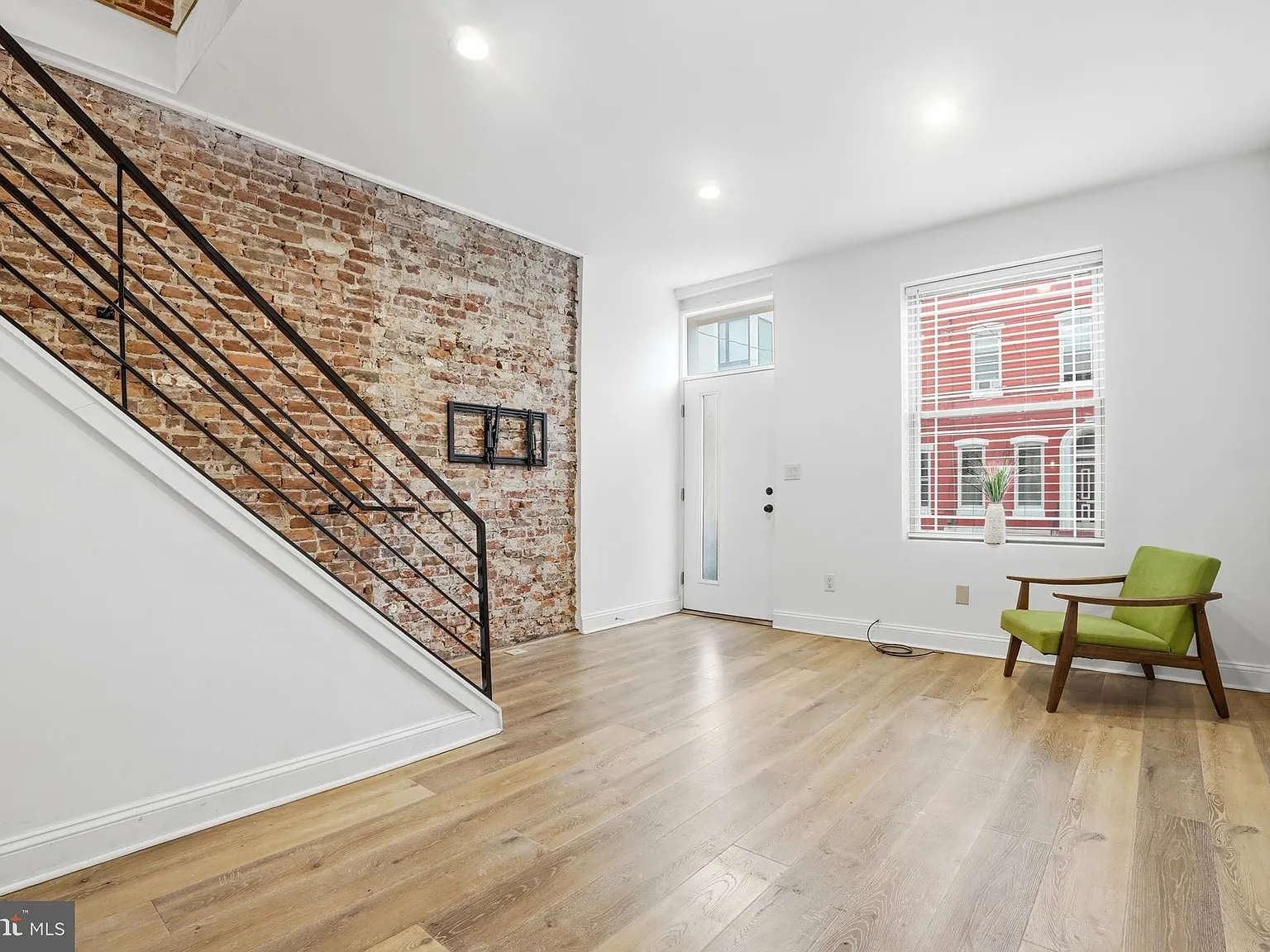 4 bed, 4.5 bath, 1944 sqft, $3,300 — Photo 3