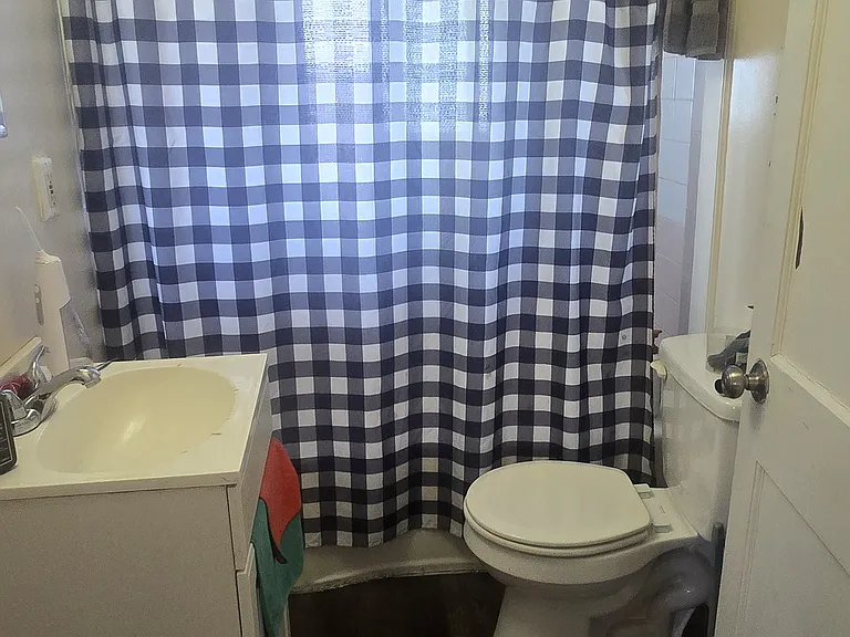 150 W Douglass St #2R — Photo 2