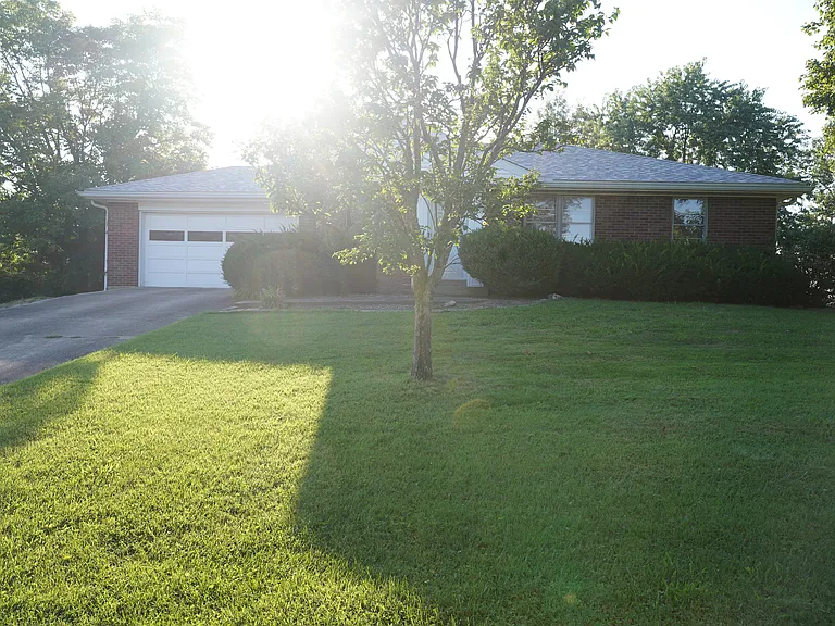 43 Hilltop Rd — Photo 1