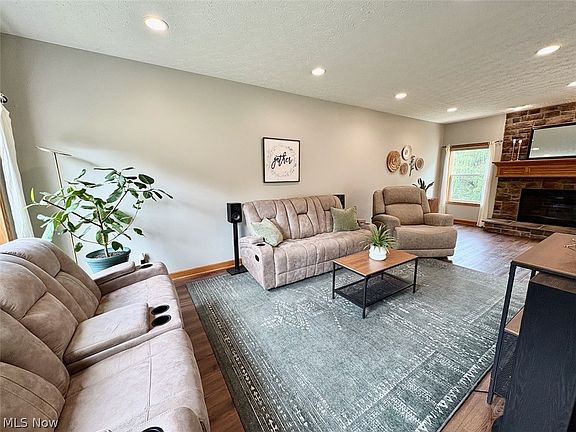 5th image of 266 Ruby Ln