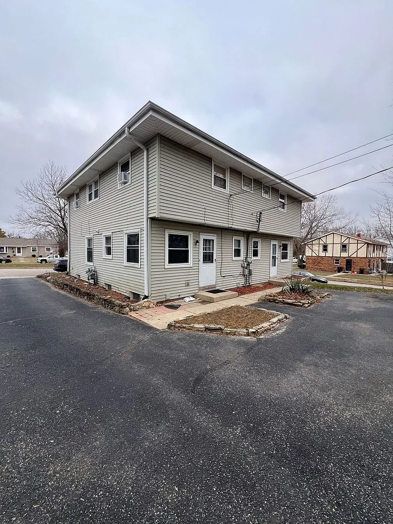 2018-2020 S Grand Ave. (Duplex) — Photo 1