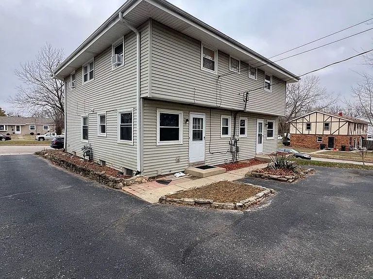 2018-2020 S Grand Ave. (Duplex) — Photo 1