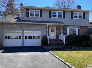 3752 Clark St, Seaford, NY 11783