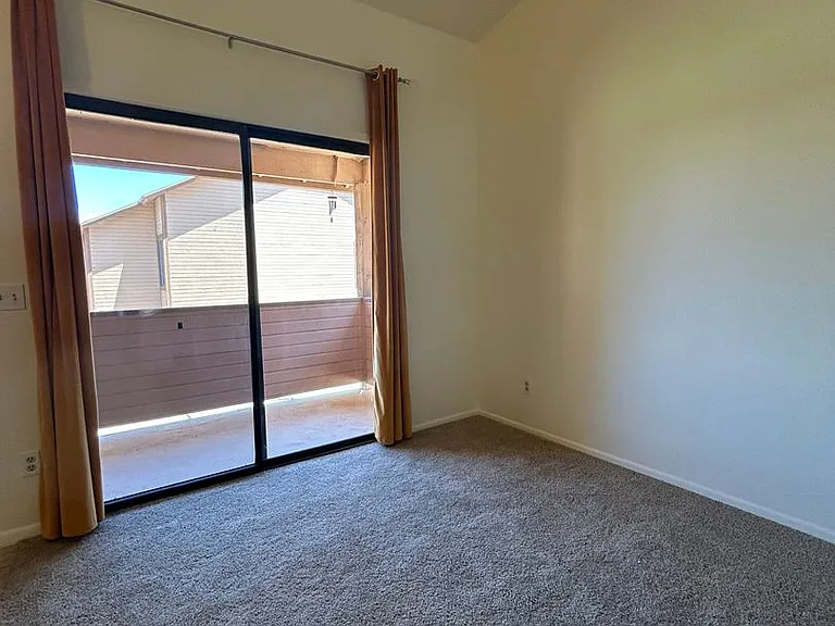 1698 W Wood Bridge Ct — Photo 4