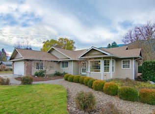 50 Lloyelen Dr, Rogue River, OR 97537