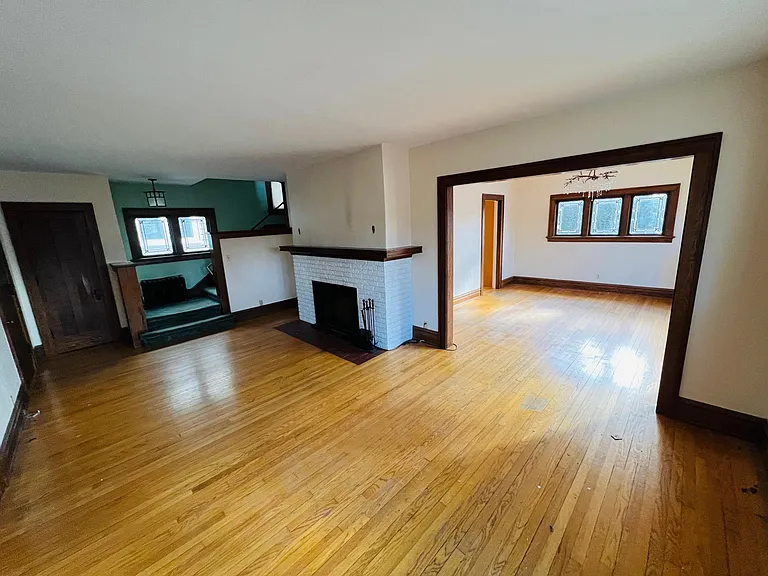 702 Leonard St — Photo 4