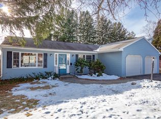 3 Valleyview Dr, Albany, NY 12208