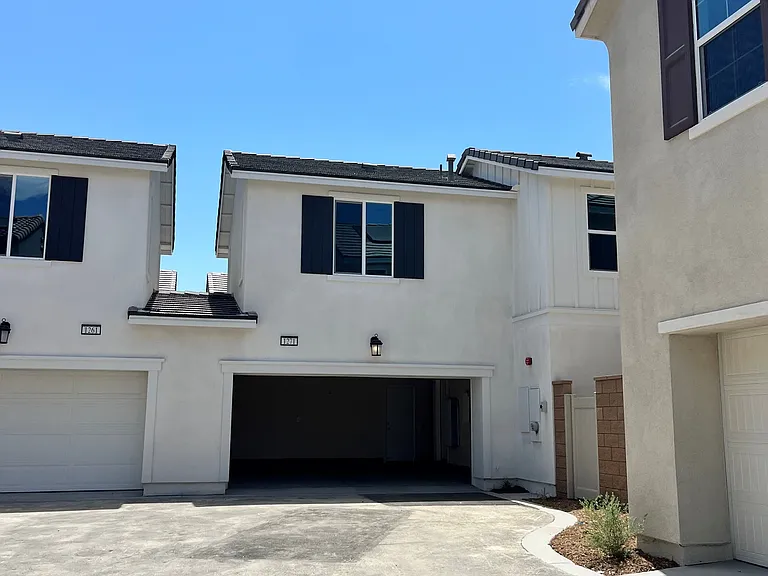 1271 Galaxy Way — Photo 4