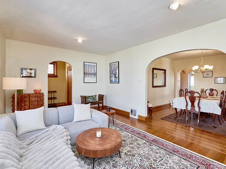 5210 Pernod Ave — Photo 9