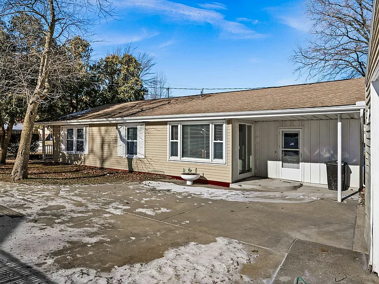 1508 Wilson St — Photo 5
