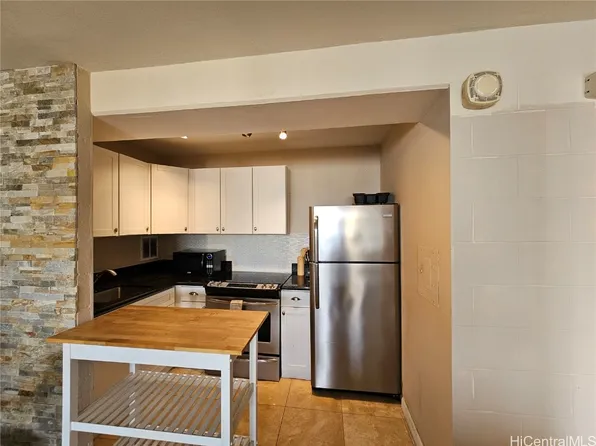 1415 Victoria St APT 903, Honolulu, HI 96822
