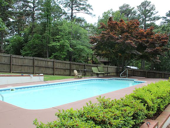 2nd image of 3007 Hilltop Pl