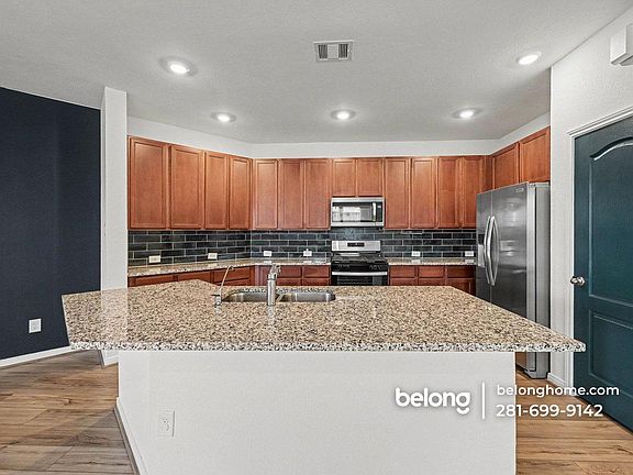 5th image of 25403 Benroe St