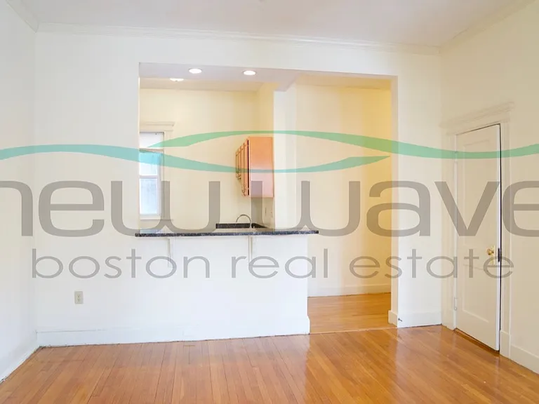 100 Queensberry St #2 — Photo 3