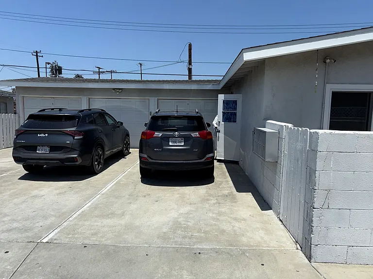 564 N Citrus St — Photo 16