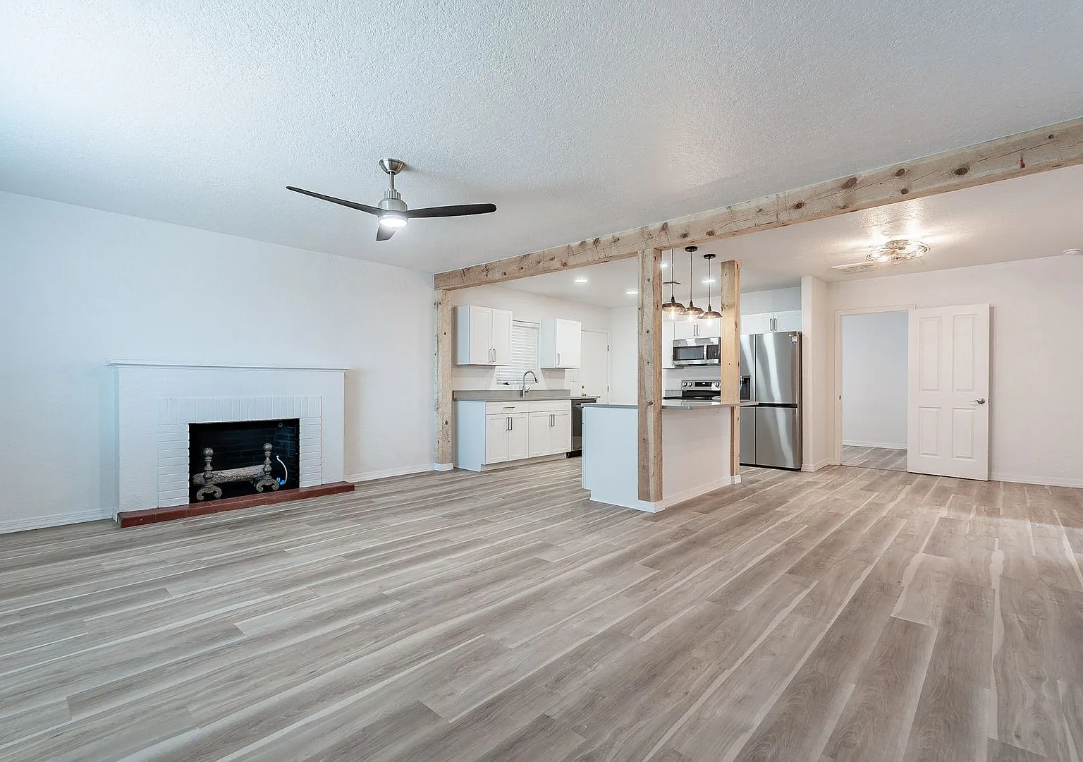 920 E. Elm St. — Photo 2