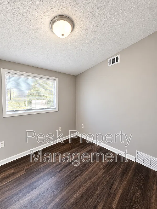 3 bed, 1.0 bath, 100 sqft, $1,199 — Photo 2