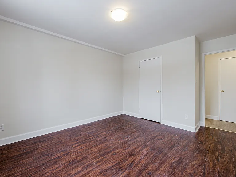 1510 Queenston Rd — Photo 21
