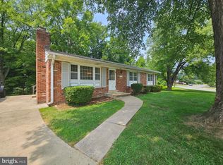 5683 Ravenel Ln, Springfield, VA 22151
