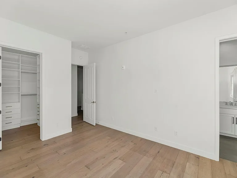 4438 N 27th St #26 — Photo 12