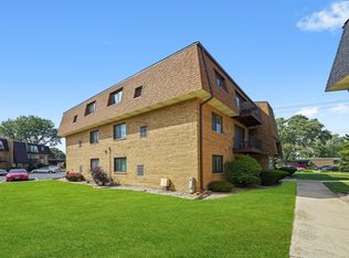 4917 W 109th St APT 202, Oak Lawn, IL 60453