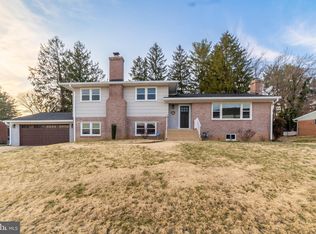 916 Fairway Dr NE, Vienna, VA 22180